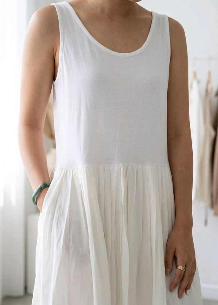 White Sleeveless Pleated Dress