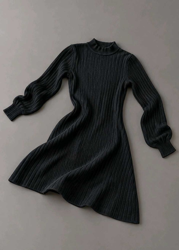BLACK RIBBED HIGH NECK FLARED SWEATER DRESS