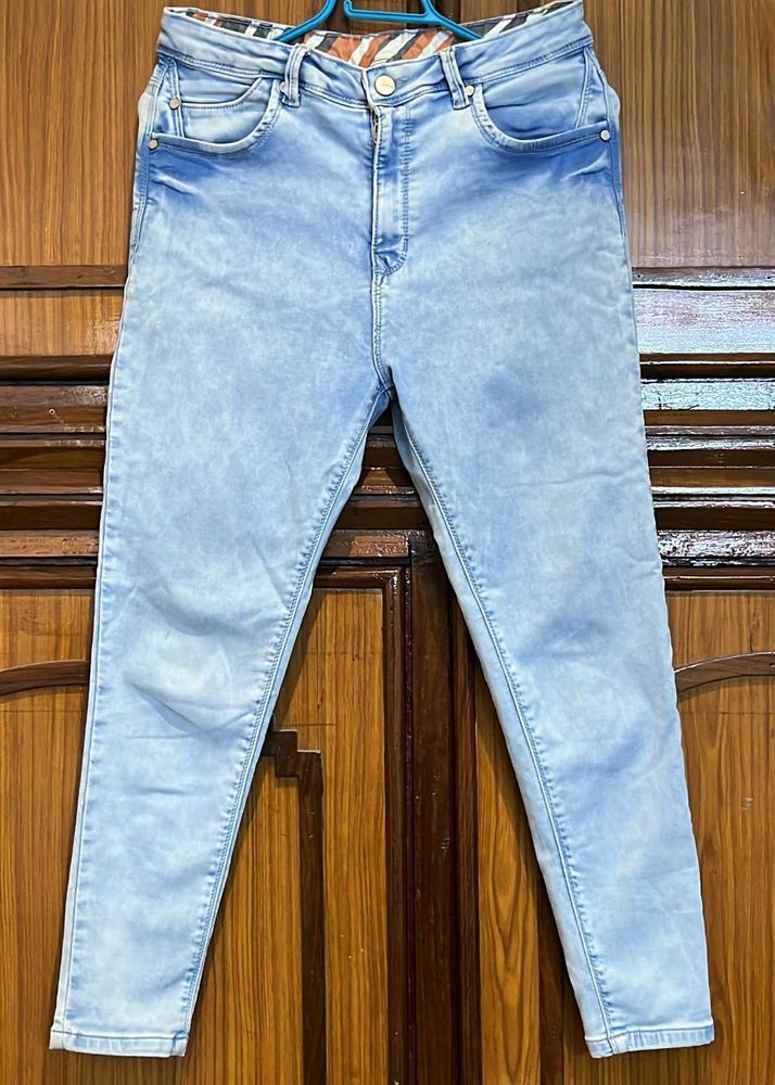 Light Wash High-Waisted Jeans