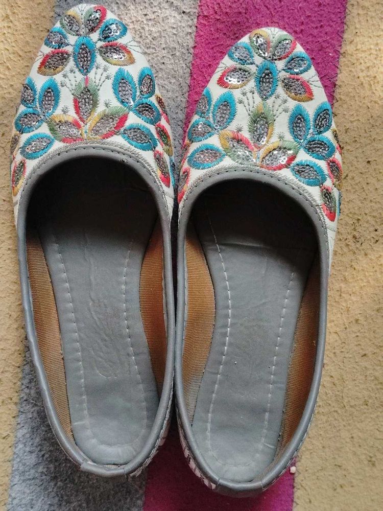 Embroidered Flat belly shoes for girls 💕