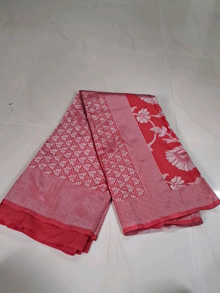 Elegant Red Silk Saree with Intricate Weave