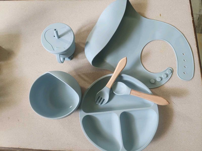 Baby Feeding Set - Bib, Plate, Bowl &amp; Cup