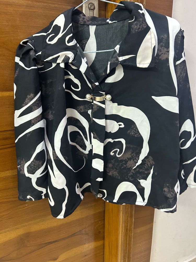Stylish Printed Collared Blouse