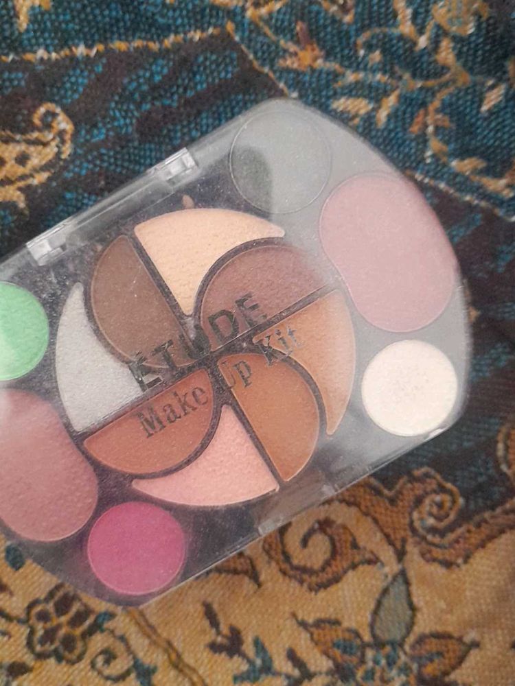 3layered NEW makeup Kit