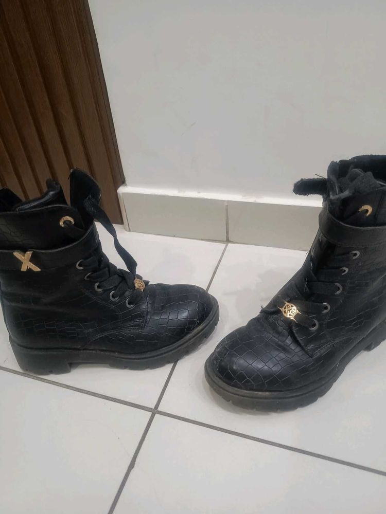 Black Fashion Boots
