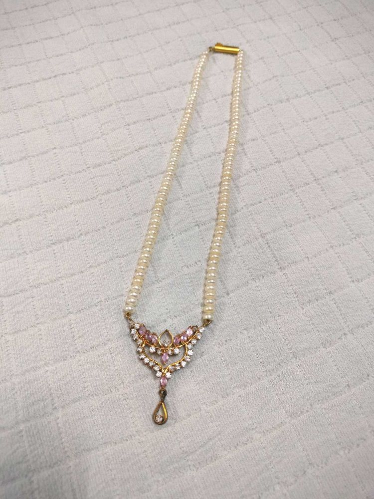 Elegant Pearl Necklace with Pendant