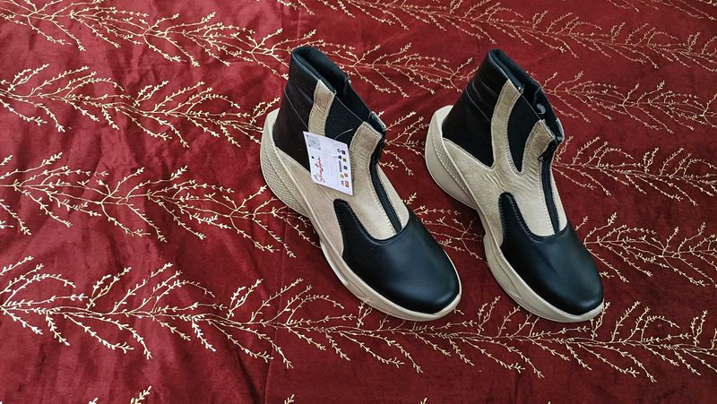 Stylish Black &amp; Beige Sneakers
