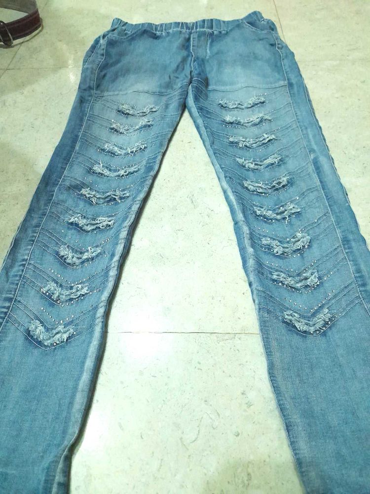 Ripped embellished Jeans
