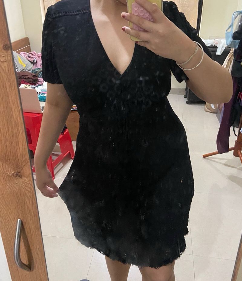 Chic Black Lace V-Neck Mini Dress