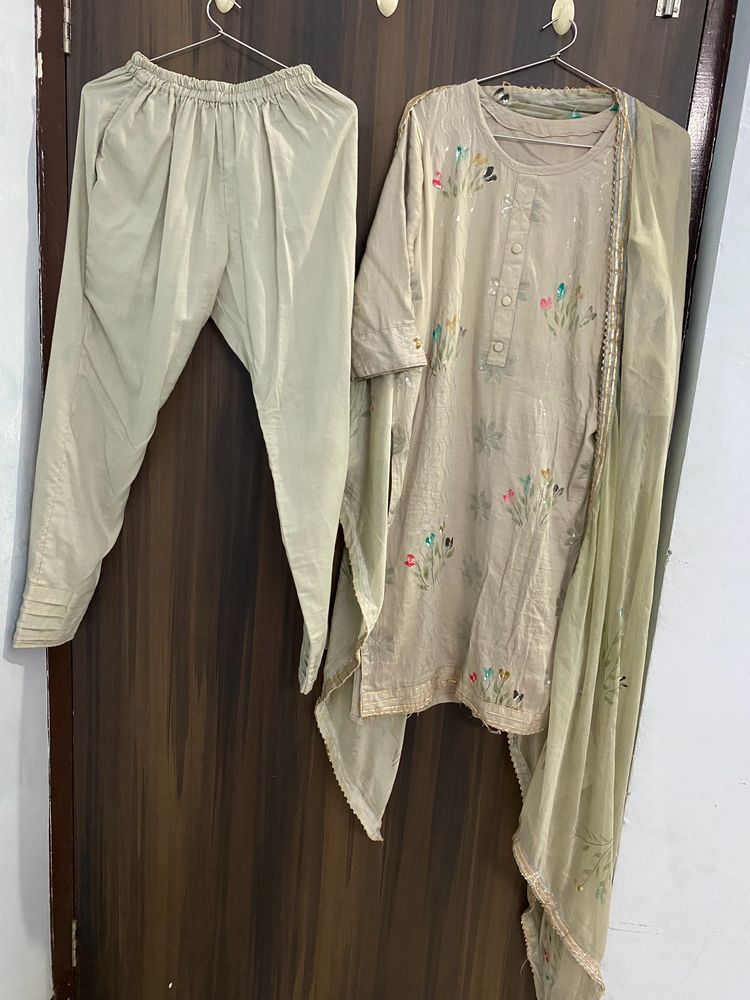 Formal Wear Silver Designed Kurta Pant Suit