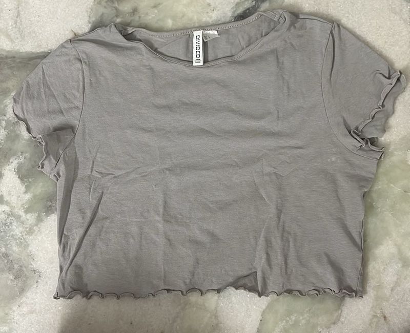 Cute Grey Lettuce Hem Crop Top