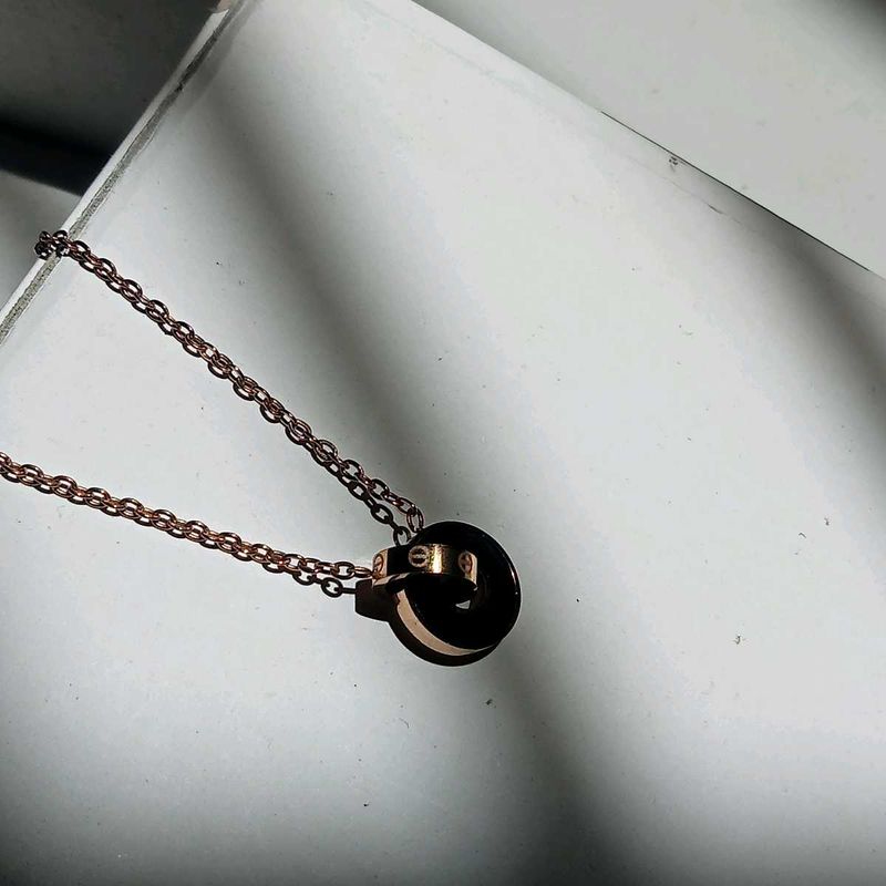Elegant Black &amp; Rose Gold Necklace