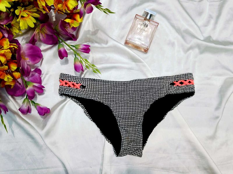 🇳🇿💫🎀Stylish Black &amp; White Bikini Bottom