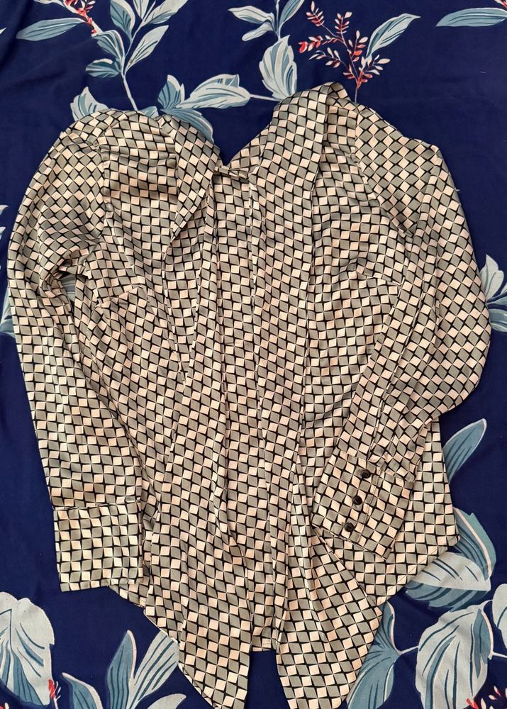 Branded women top
