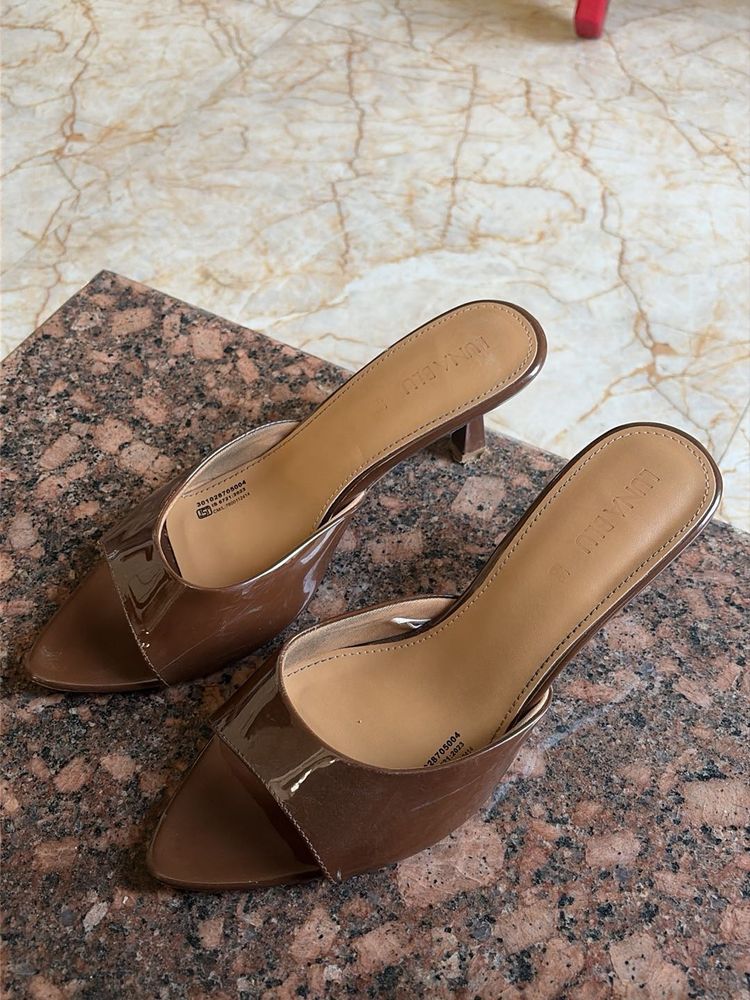 Stylish Brown Pointed Toe Mules