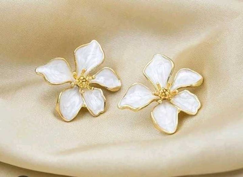 Elegant White Flower Earrings
