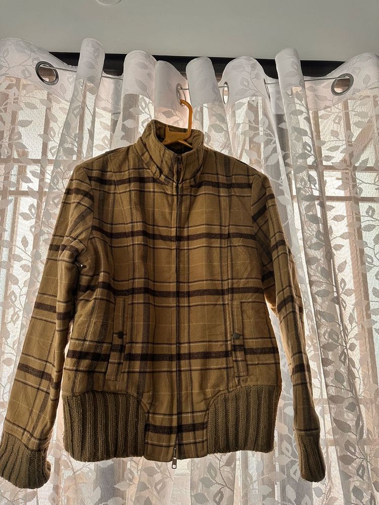 Stylish Checked Winter Jacket – Warm &amp; Trendy