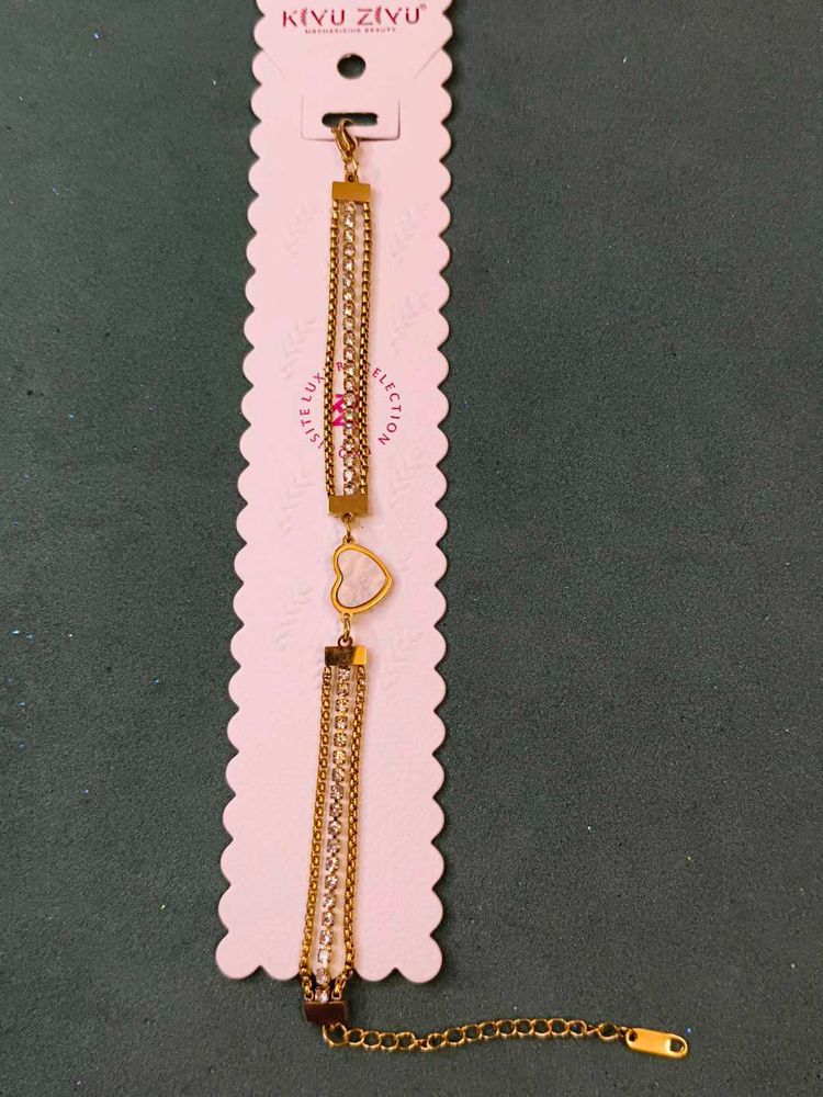 Elegant Gold Bracelet with Heart Charm