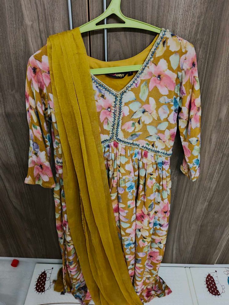 Beautiful Floral Print Kurta Set