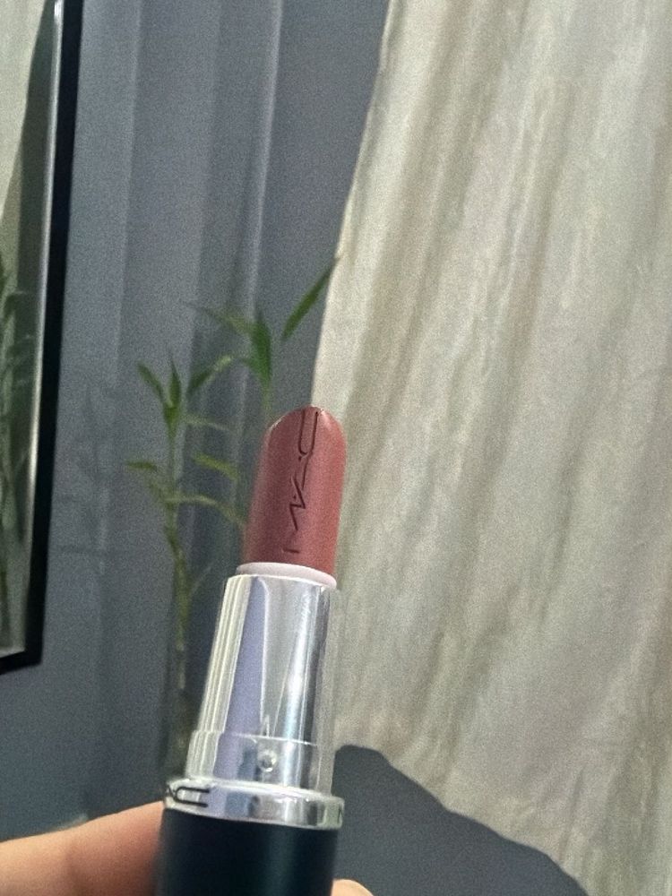 MAC Lipstick shade : Creme in Your Coffee