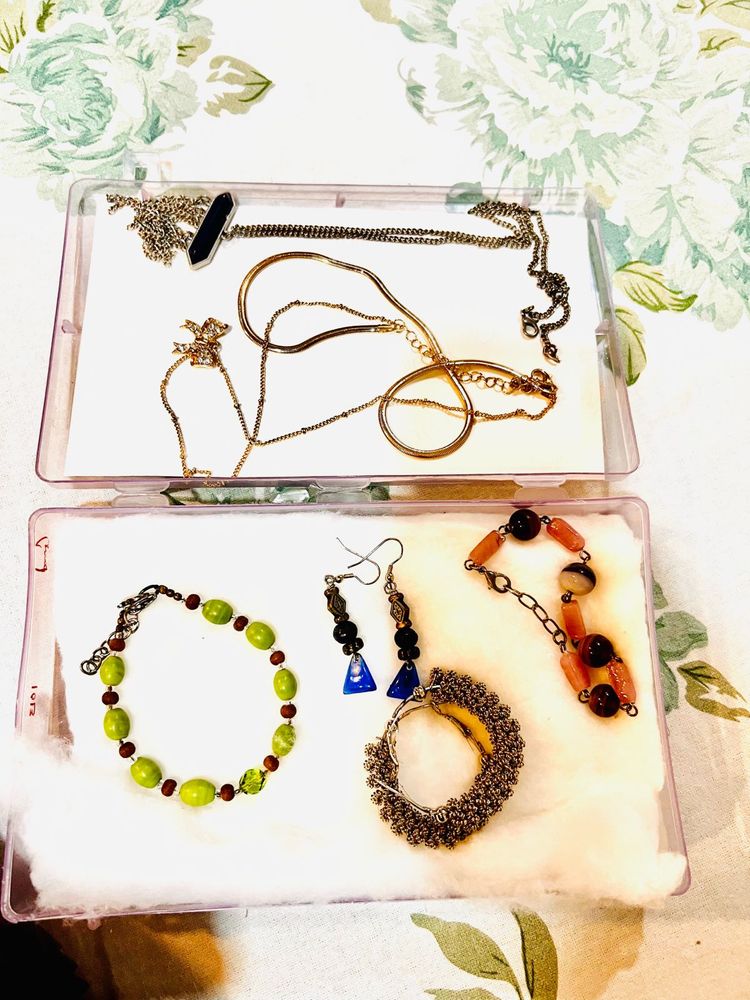Assorted Women's Jewelry Set