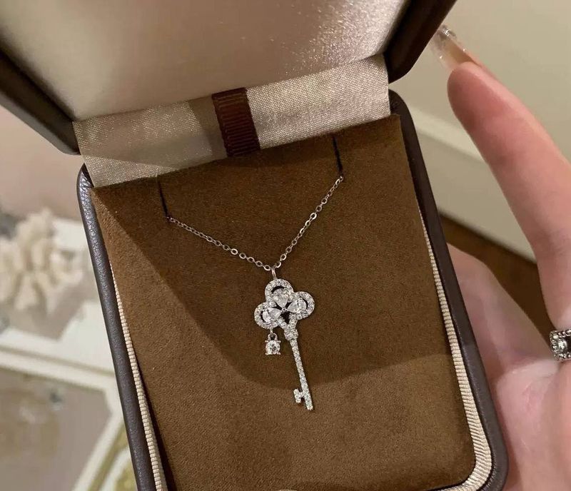 Dainty Key Pendant Necklace
