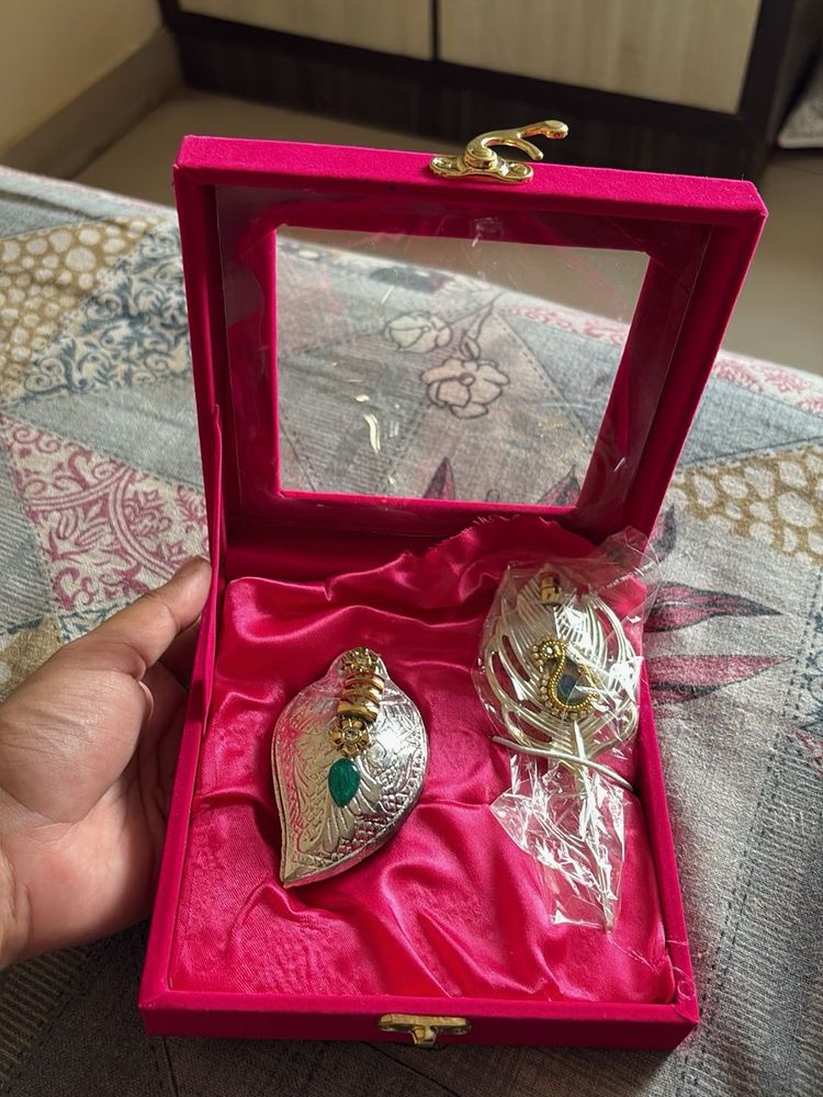 Exquisite Silver Tone Jewellery Set