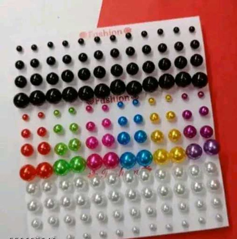 Set of Fashionable Stud Earrings