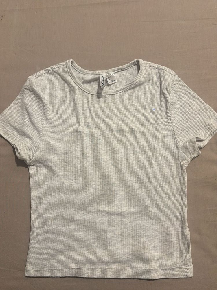 H&amp;M Ribbed Grey T-Shirt (fitted)