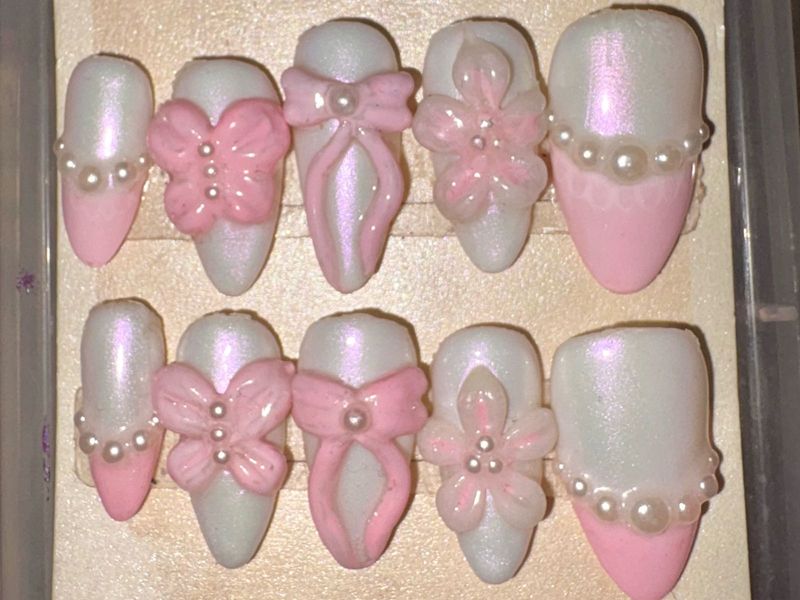 Gel based Press-On Nails Set premium.