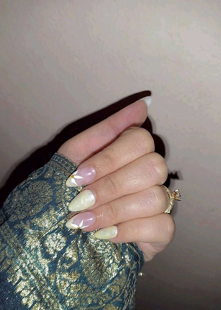 Press on nails