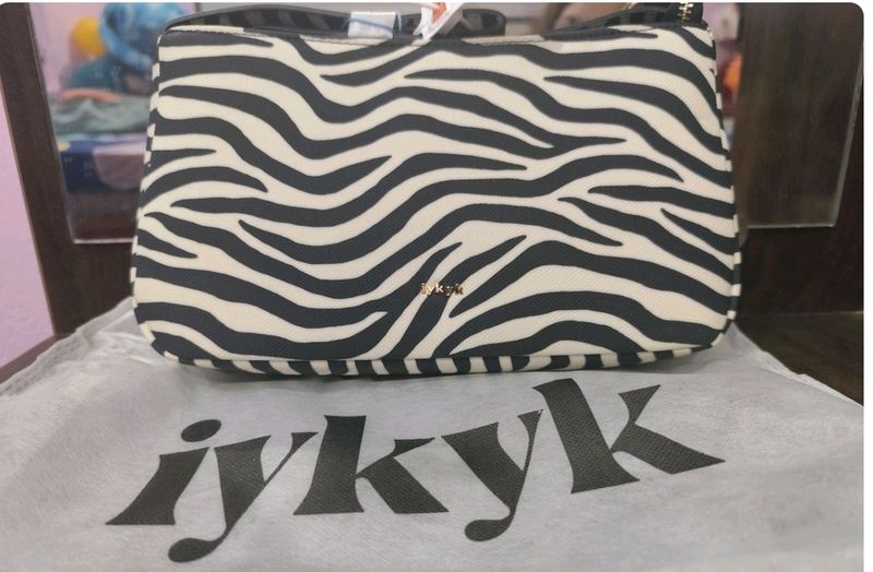 Iykyk Edge Black And White Striped Handbag