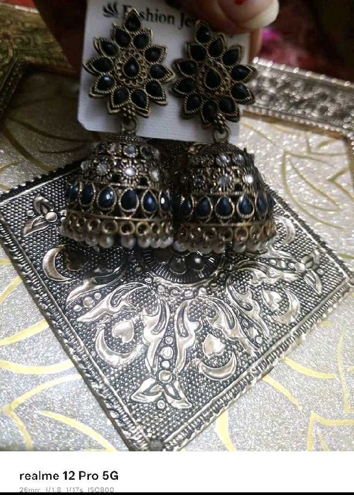 Exquisite Black &amp; Gold Jhumka Earrings