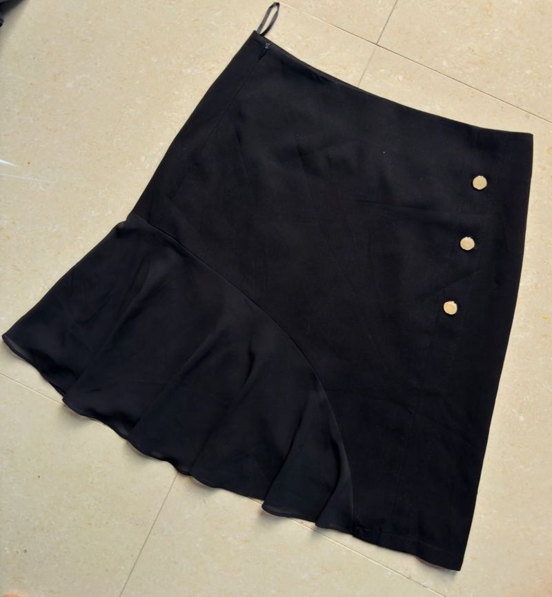 🖤Chic Black Ruffle Skirt