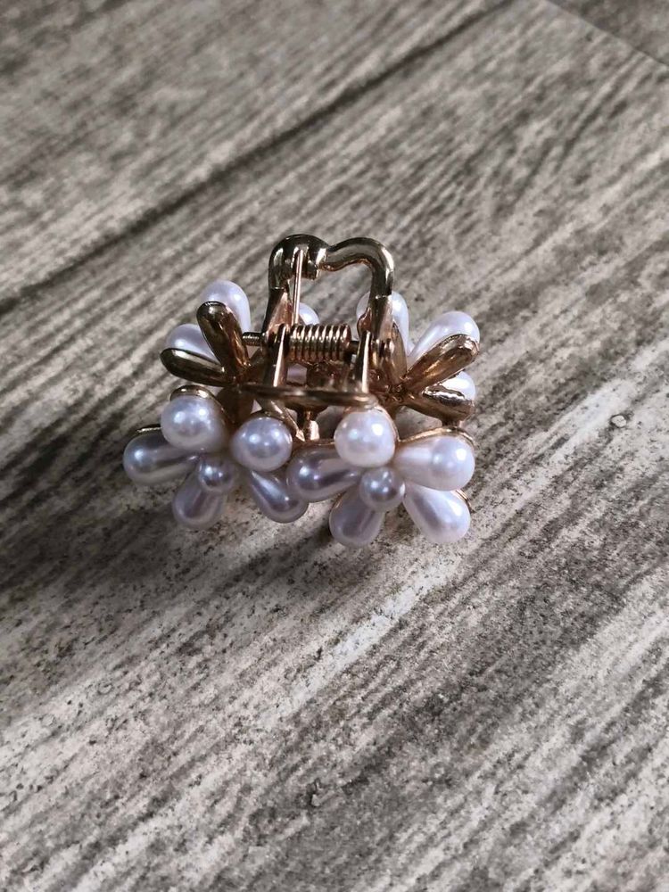 Pearl Flower Hair Claw Clip