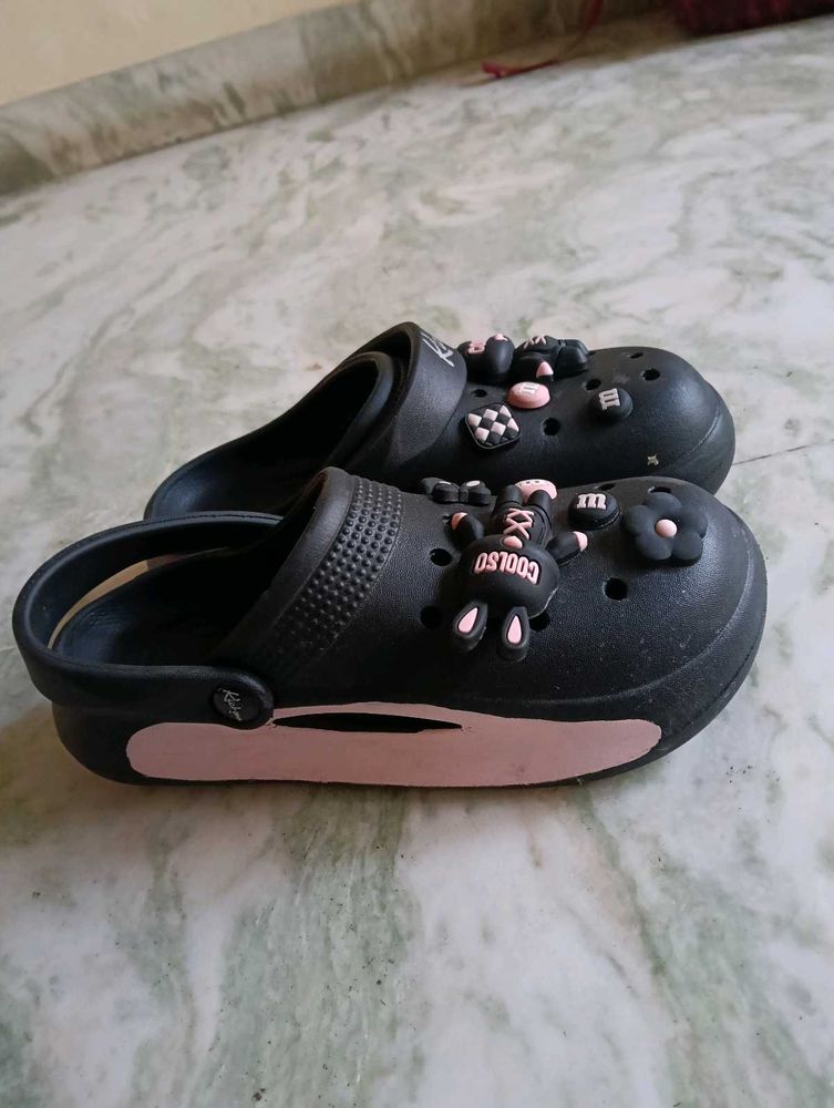 Comfortable Black Casual crocs