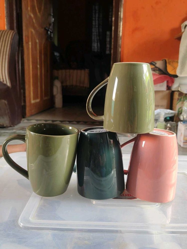 Set of 4 Mugs unused