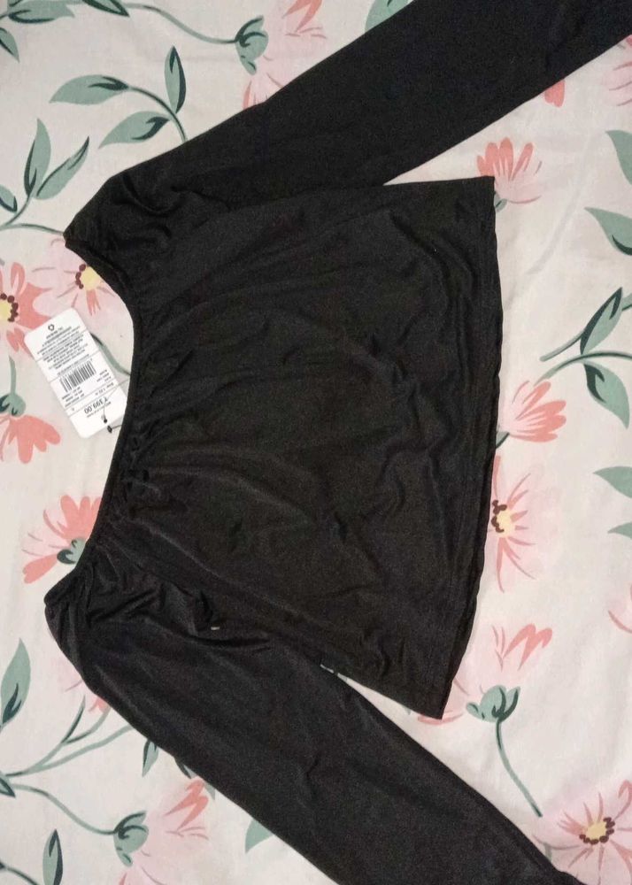 Black Long Sleeve Cropped Top