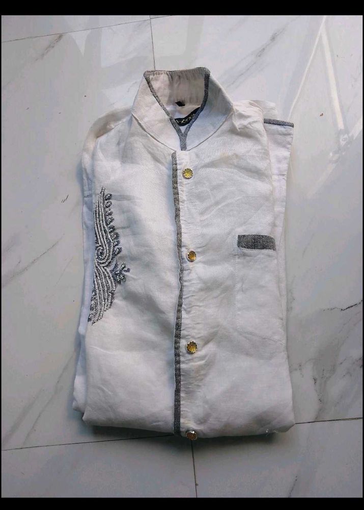 White Men's Embroidered Kurta