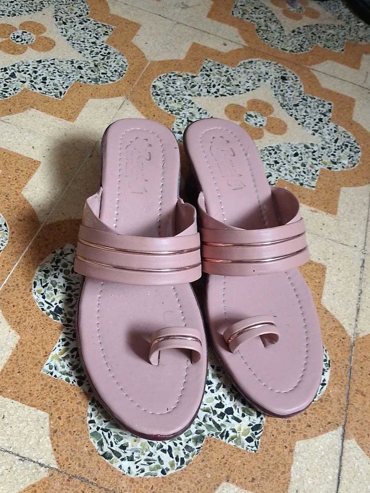 Stylish Pink Toe Ring Sandals