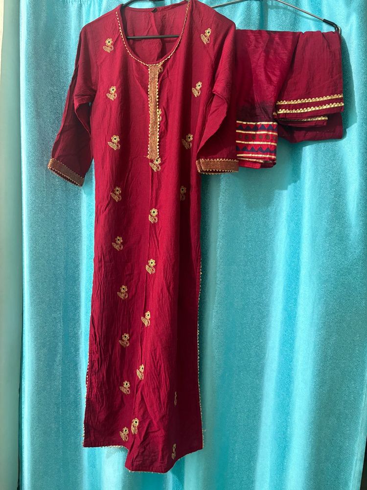 Elegant Maroon Kurta Set with Intricate Gold Embro