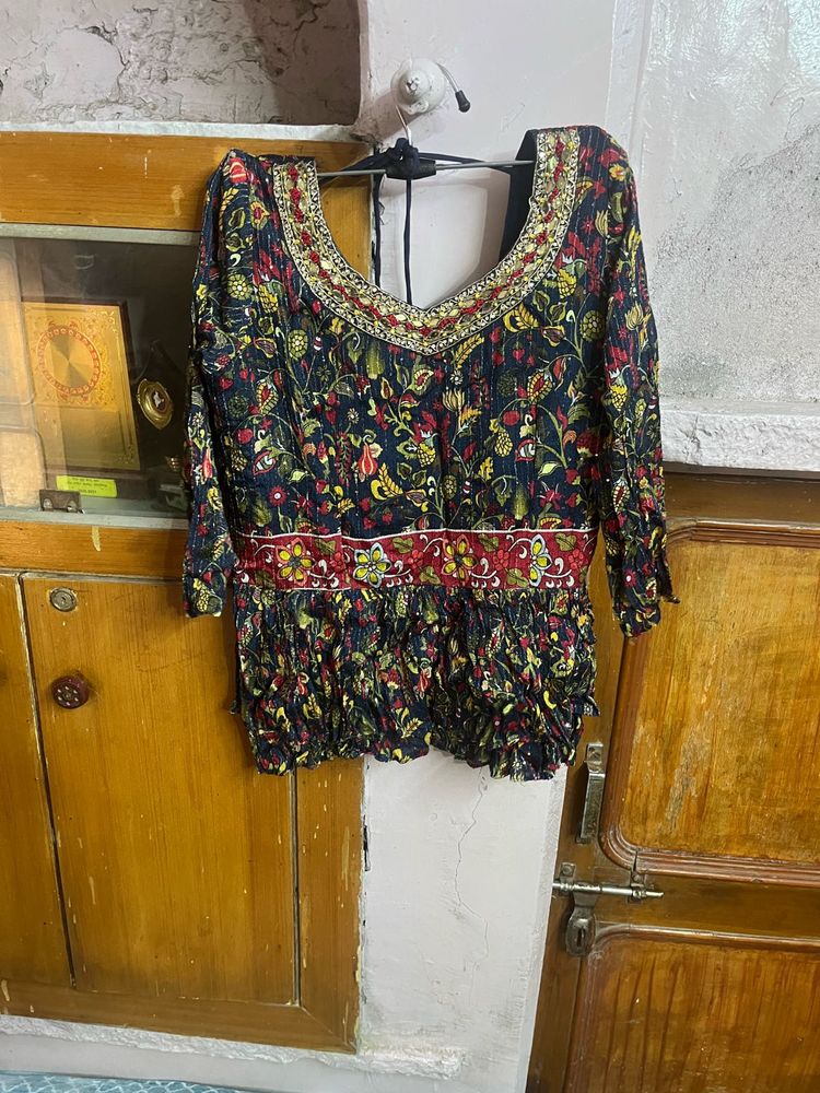 Beautiful Printed Kurta with skrit