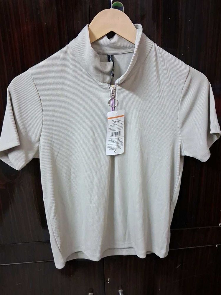 Stylish Beige Top with Zipper Detail
