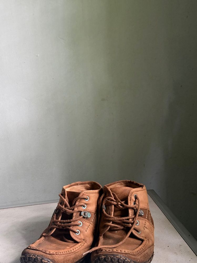 Brown Leather Lace-Up Boots