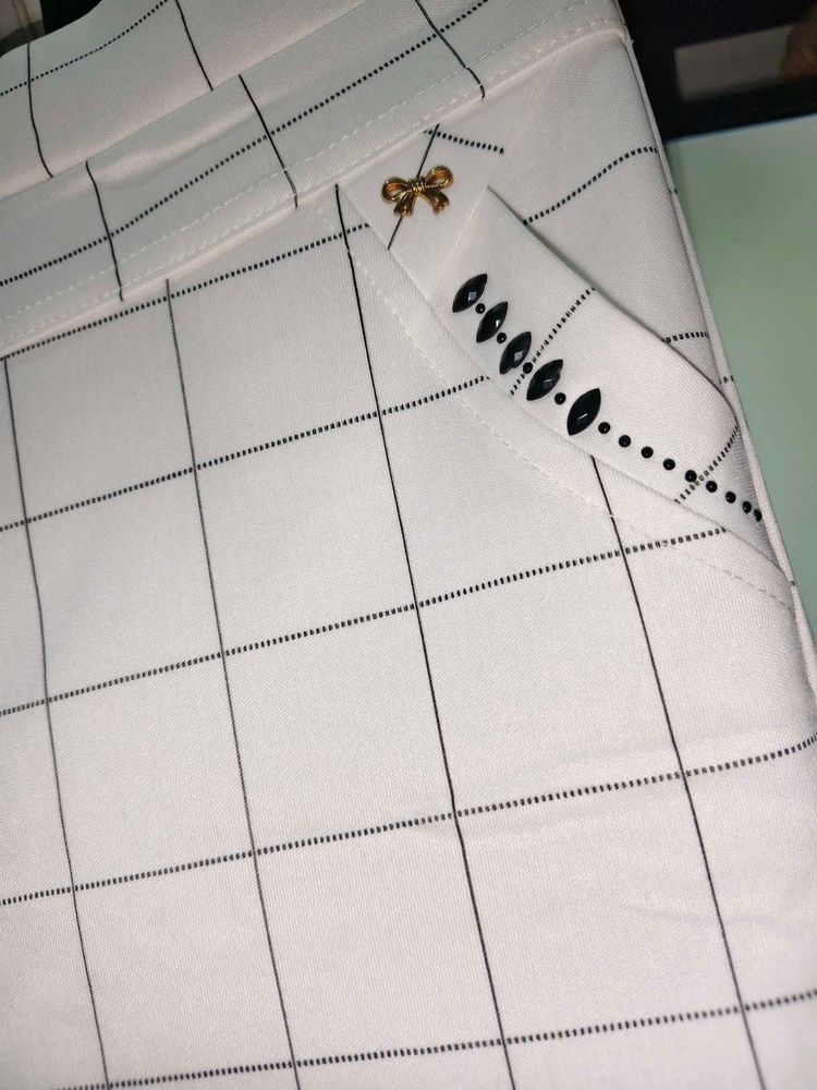 Beautiful Check Pant With Side Design
