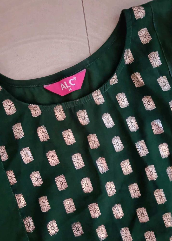 Elegant Green Kurta with Floral Print