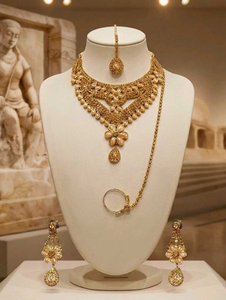 Gold-Tone Jewellery Set ✨️