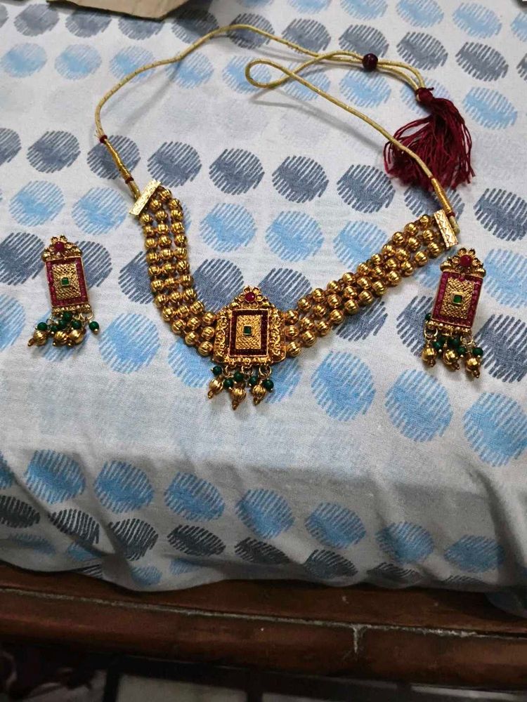Exquisite Gold Choker Necklace Set