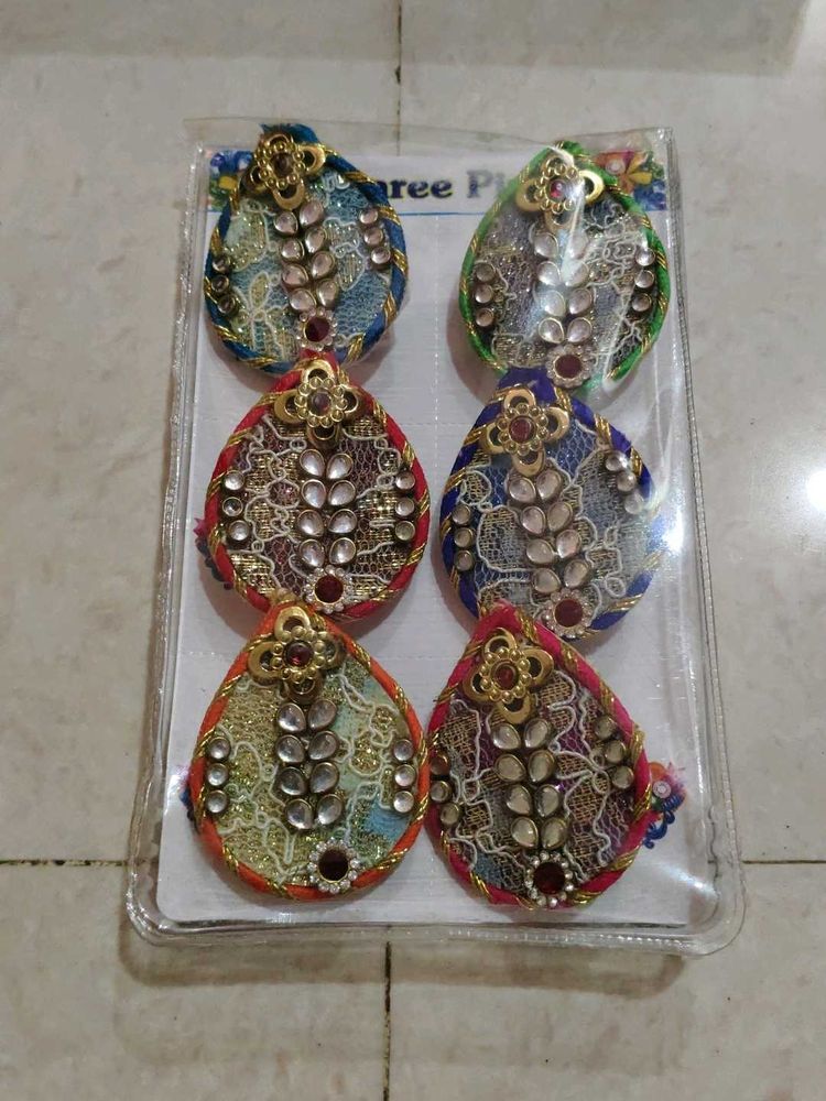 saree pins