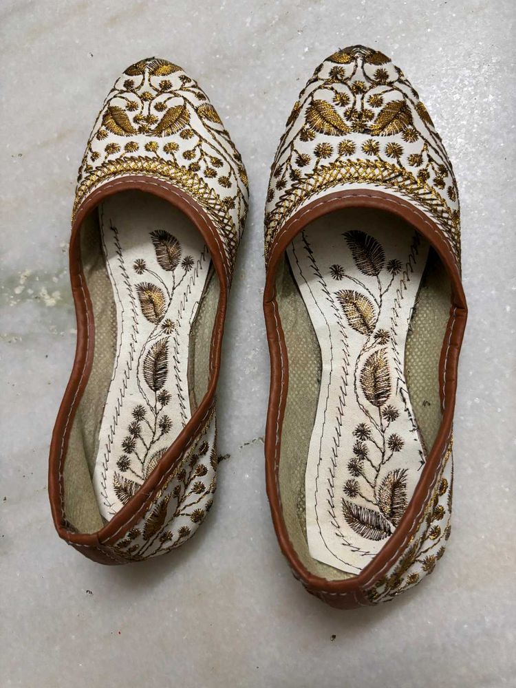Kid's Premium Zari Traditional Handcrafted Juttis